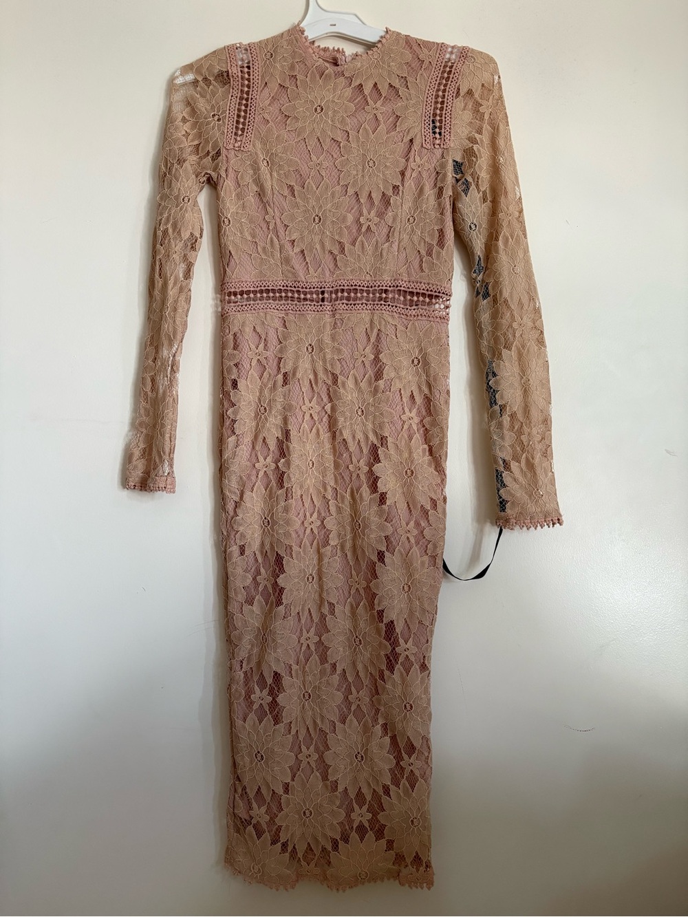 PrettyLittleThing Nude Pink Floral Lace Long Sleeve Midi Dress (US 2 / UK 6